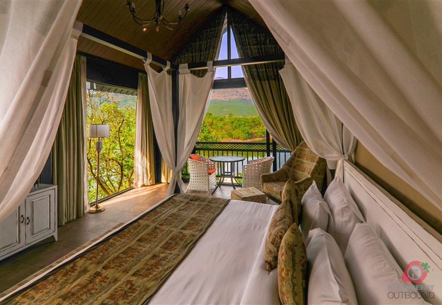 Flamingo cottage balcony lake view